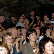 10 ☆ Ausverkaufte Höhle bei den "Farmers" (Foto: Dr. Igor Semechin)